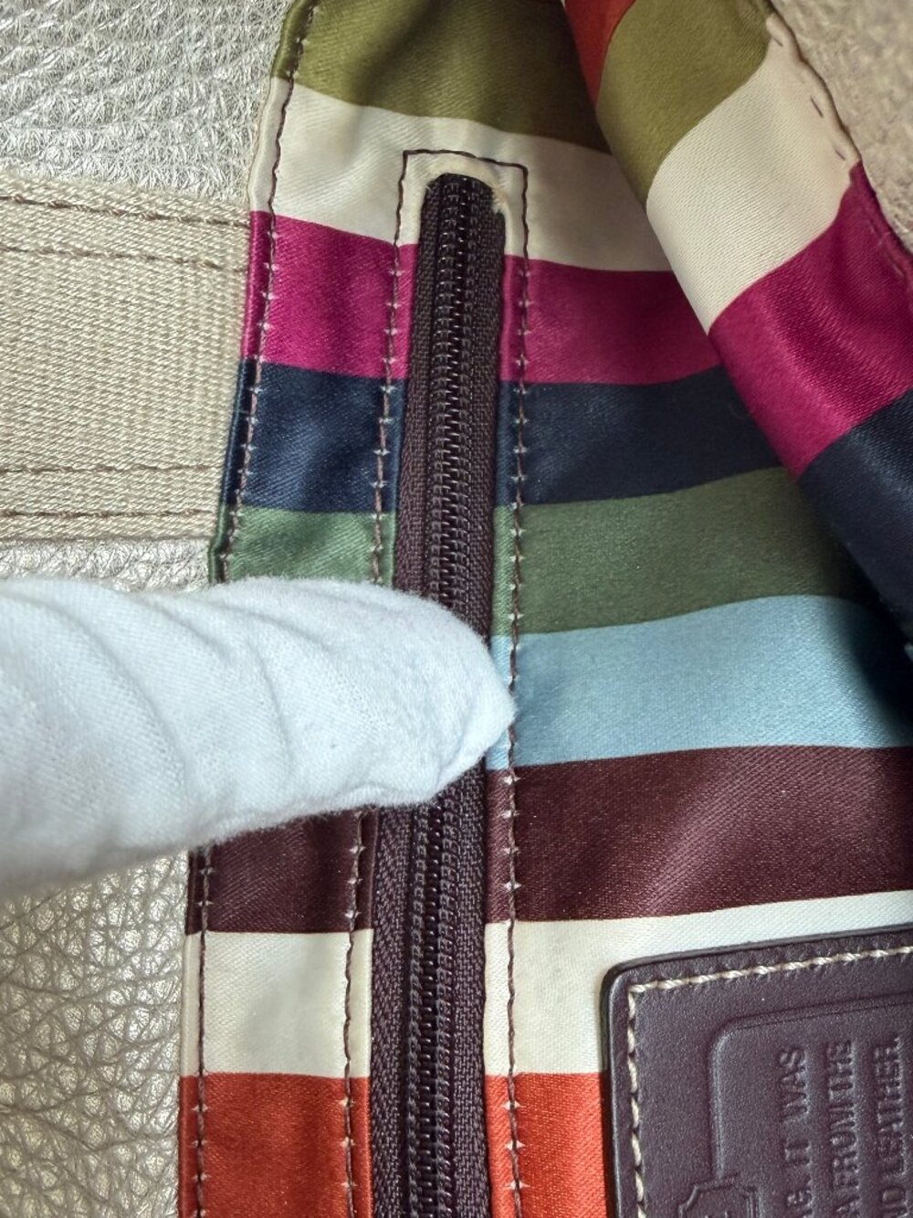 Rare Coach Resort Turnlock Tote style 11538 from 2007, metallic gold leather EUC - Picture 15 of 16